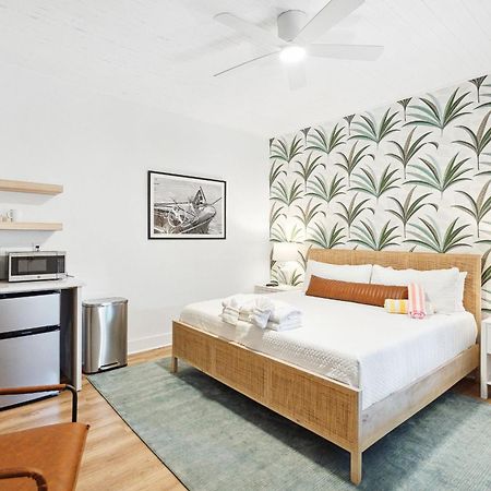 Folliday Inn - The Ariston - Room 34 Folly Beach Exterior photo