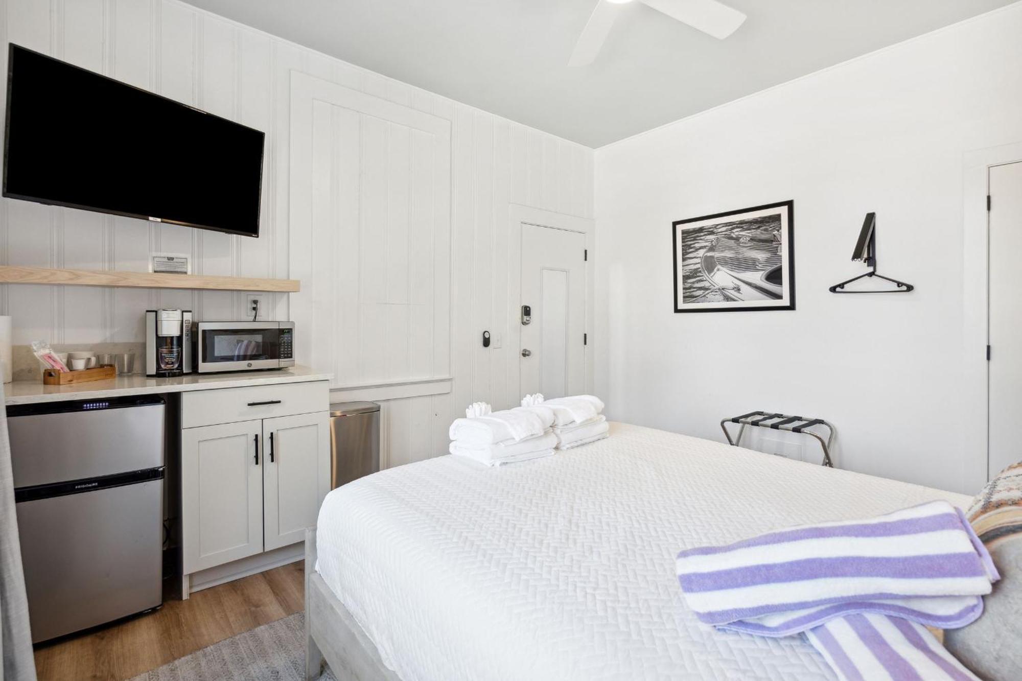 Folliday Inn - The Ariston - Room 34 Folly Beach Exterior photo