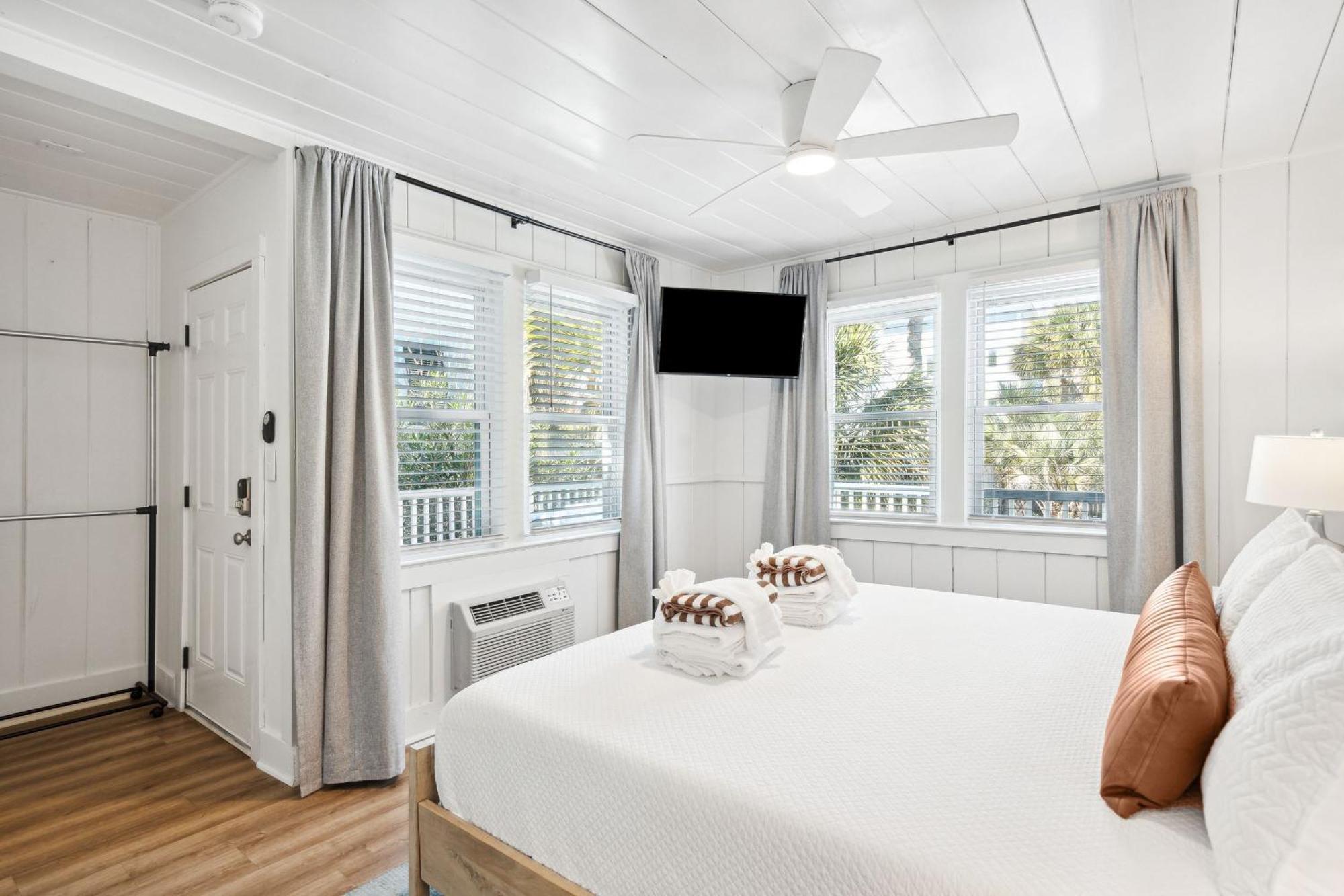 Folliday Inn - The Ariston - Room 34 Folly Beach Exterior photo